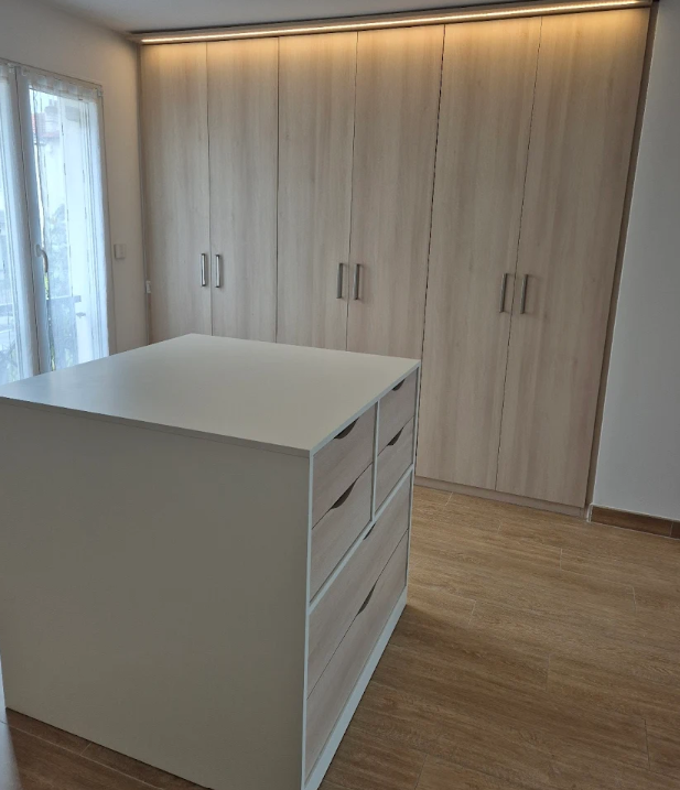 Dressing avec îlot proche 94300